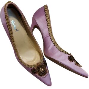Spiegel Lavender Heels with Gold Accents